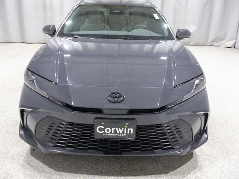 Used 2025 Toyota Camry SE AWD/4WD image 9