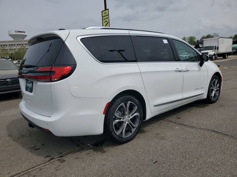 New 2026 Chrysler Pacifica Pinnacle image 6