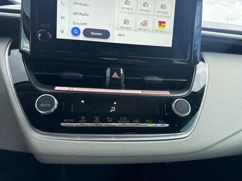 Used 2025 Toyota Corolla LE FWD image 12