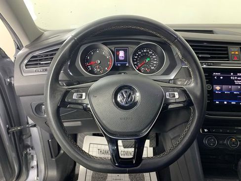 Used 2021 Volkswagen Tiguan SE w/ Panoramic Sunroof Package image 15