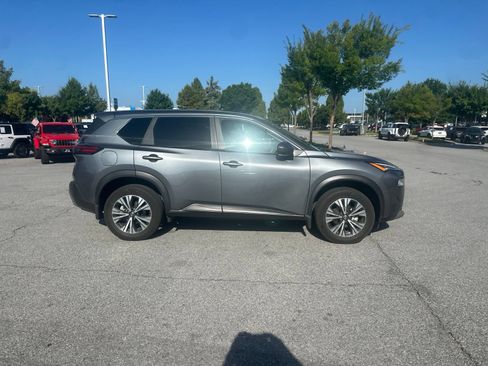 Used 2023 Nissan Rogue SV FWD image 4