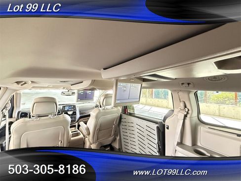Used 2013 Chrysler Town & Country Limited w/ Luxury Group FWD image 5
