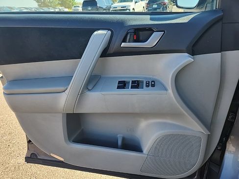 Used 2012 Toyota Highlander 4WD w/ Tech Pkg image 27