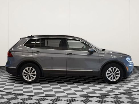 Used 2018 Volkswagen Tiguan SE w/ 3rd Row Seat Package AWD/4WD image 2
