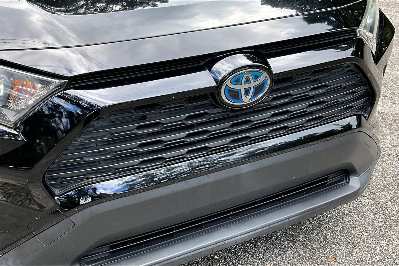 Used 2020 Toyota RAV4 LE AWD/4WD image 34