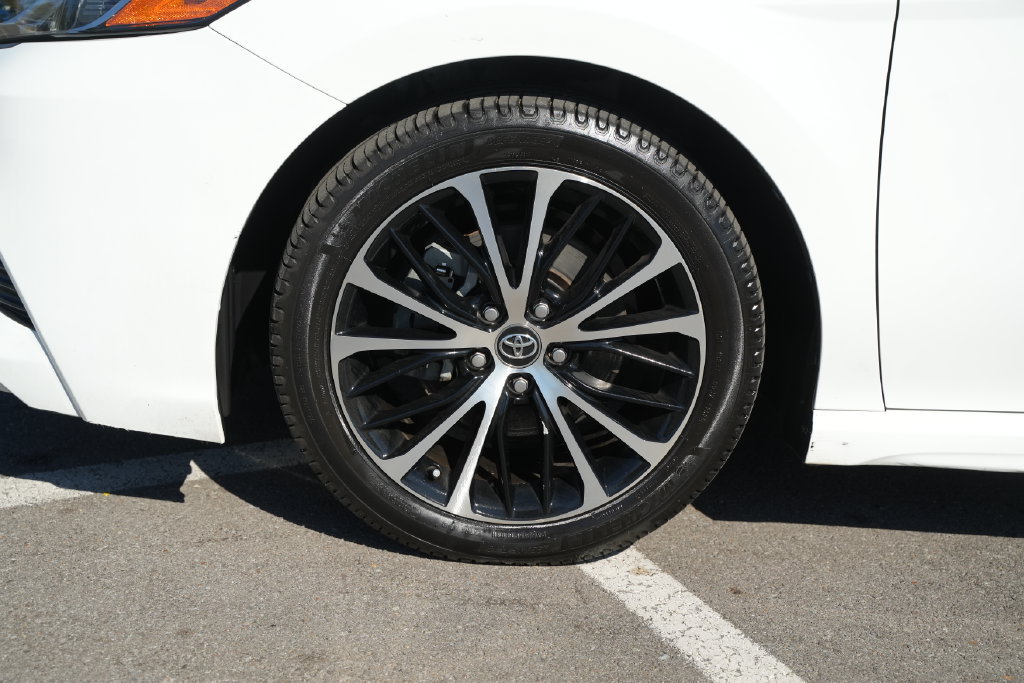 Used 2020 Toyota Camry SE FWD image 11