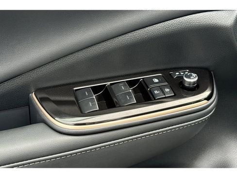 Used 2025 Toyota Crown Signia image 12