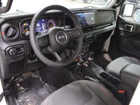 Used 2025 Jeep Wrangler Unlimited Rubicon image 43