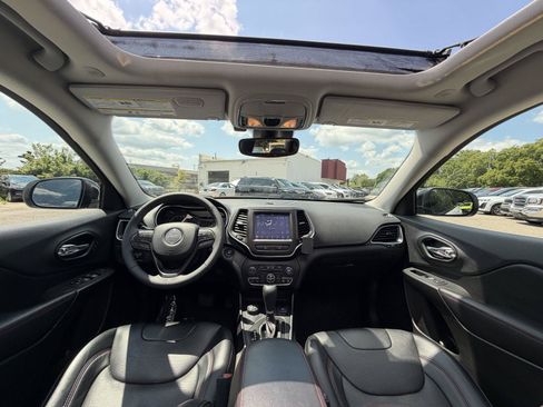 Used 2022 Jeep Cherokee Trailhawk w/ Sun, Sound & Nav Group AWD/4WD image 25