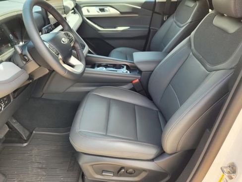 New 2026 Ford Explorer Active w/ Active Comfort Package RWD image 9