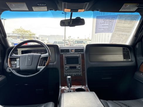 Used 2014 Lincoln Navigator 2WD image 17