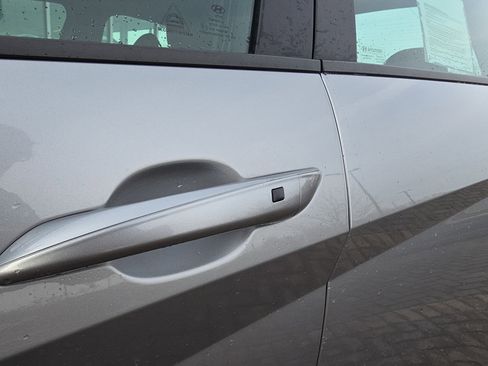 Used 2023 Hyundai Elantra SEL image 12