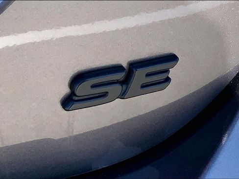 Used 2023 Toyota Camry SE image 9