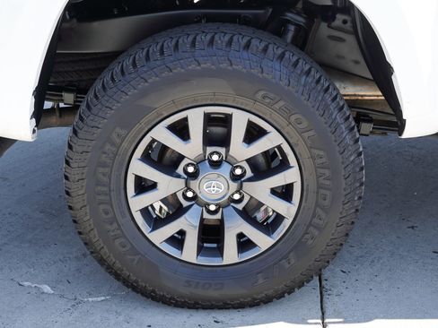 Certified 2022 Toyota Tacoma SR5 w/ Technology Package AWD/4WD image 11