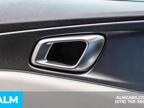 Used 2022 Kia Carnival LX FWD image 36