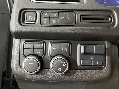 Certified 2024 Chevrolet Suburban RST w/ Luxury Package AWD/4WD image 18