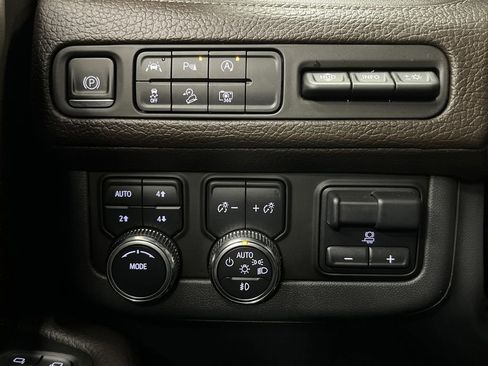 Used 2023 GMC Yukon XL Denali image 27