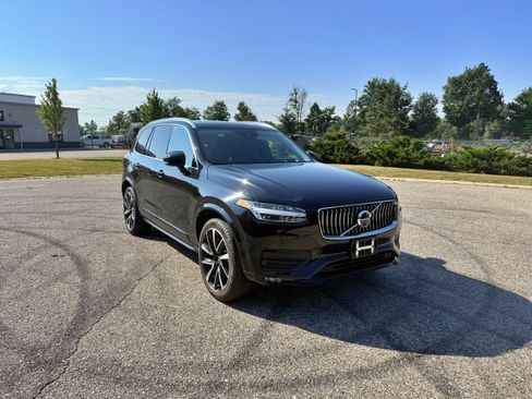 Used 2021 Volvo XC90 T6 Momentum w/ Advanced Package AWD/4WD image 3