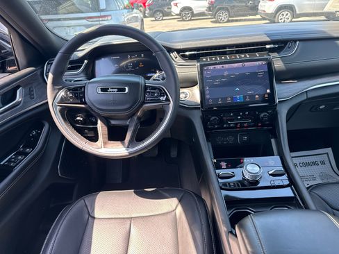 Used 2023 Jeep Grand Cherokee L Overland AWD/4WD image 10