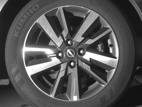 Used 2025 Nissan Versa SV FWD image 13