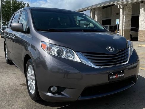 Used 2015 Toyota Sienna XLE w/ XLE Navigation Package image 2