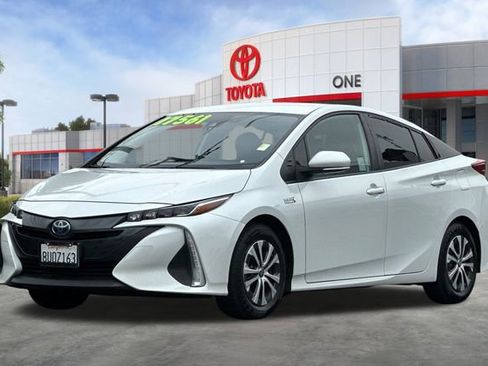 Used 2021 Toyota Prius Prime XLE image 10
