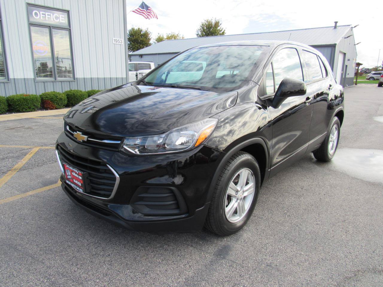 Used 2021 Chevrolet Trax LS w/ Tint and Cruise Package FWD image 1