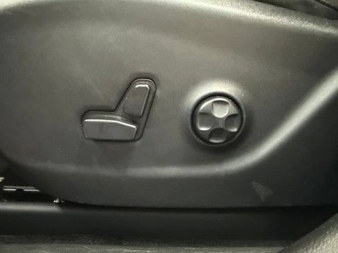 Used 2019 Jeep Cherokee Latitude Plus AWD/4WD image 26