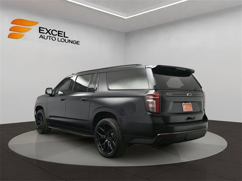Used 2022 Chevrolet Suburban RST w/ Luxury Package image 3