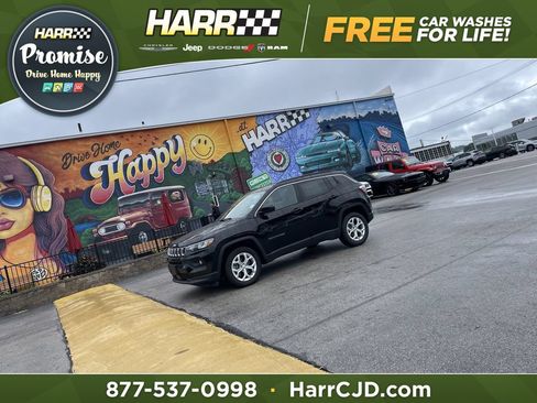Used 2024 Jeep Compass Latitude AWD/4WD image 1