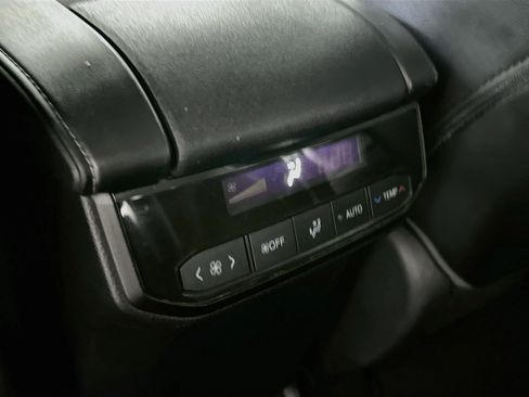 Used 2021 Toyota Highlander XLE FWD image 28