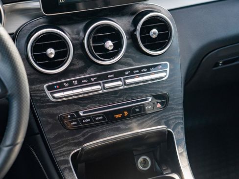 Used 2019 Mercedes-Benz GLC 300 4MATIC image 22