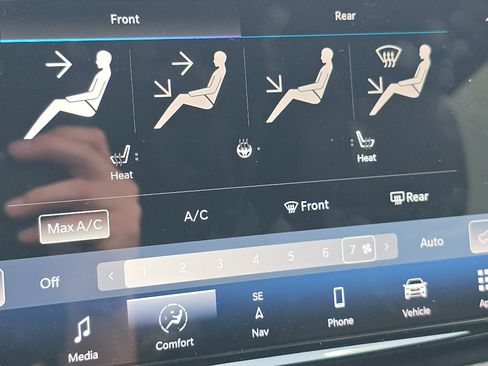 Used 2024 Chrysler Pacifica Limited FWD image 27