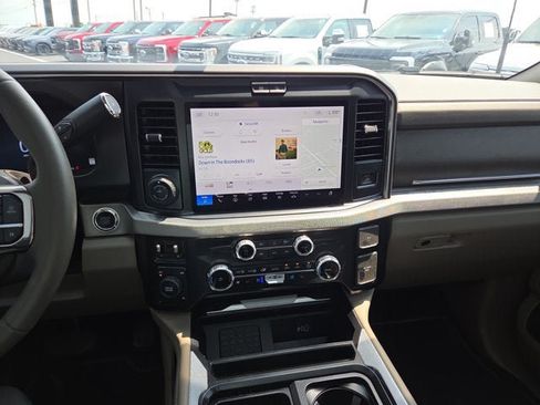 Used 2025 Ford F450 Platinum w/ Platinum Plus Package AWD/4WD image 18
