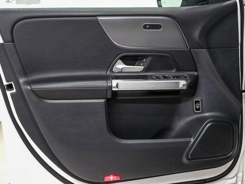 Used 2022 Mercedes-Benz GLB 250 4MATIC image 22
