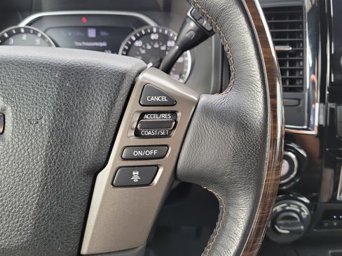 Used 2021 Nissan Titan Platinum Reserve w/ Moonroof Package image 15