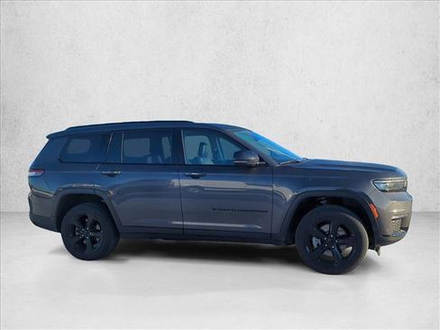 Used 2023 Jeep Grand Cherokee L Limited w/ Black Appearance Package image 3