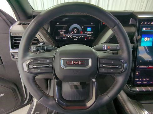 Used 2025 GMC Yukon AT4 w/ AT4 Premium Package AWD/4WD image 29
