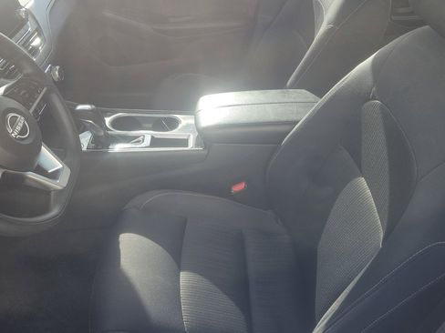 Used 2024 Nissan Altima 2.5 SV FWD image 9