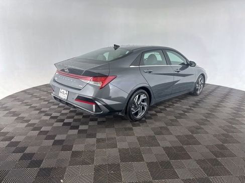 Used 2024 Hyundai Elantra Limited image 7