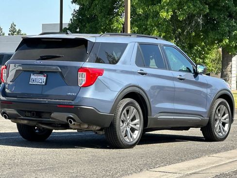 Certified 2021 Ford Explorer XLT w/ Equipment Group 202A AWD/4WD image 2