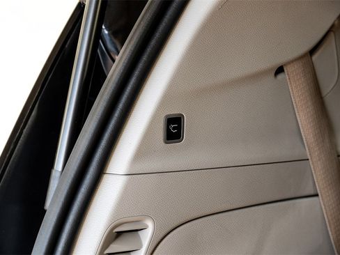 Used 2020 Chrysler Voyager Lxi image 53