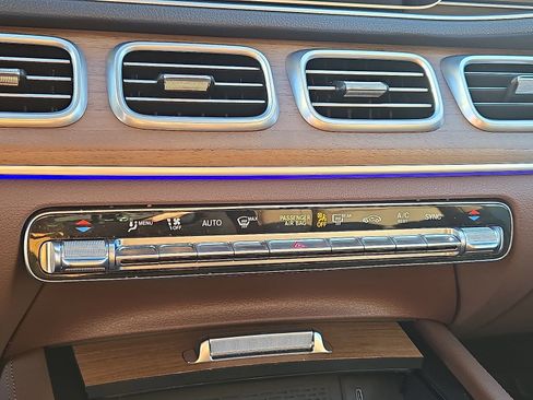 Used 2024 Mercedes-Benz GLE 350 4MATIC w/ AMG Line Exterior image 17