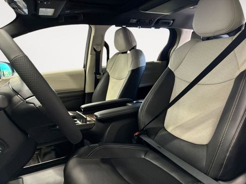 New 2026 Toyota Sienna Platinum AWD/4WD image 10