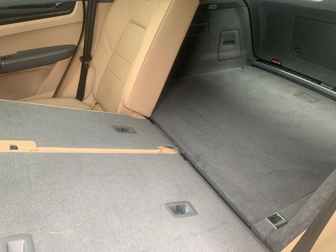 Used 2020 Porsche Cayenne image 40