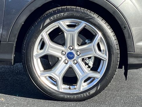 Used 2019 Ford Escape Titanium image 32