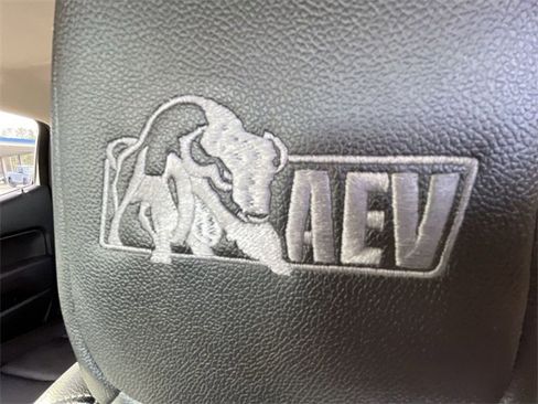 Used 2020 Chevrolet Colorado ZR2 w/ Colorado ZR2 Bison Edition image 16