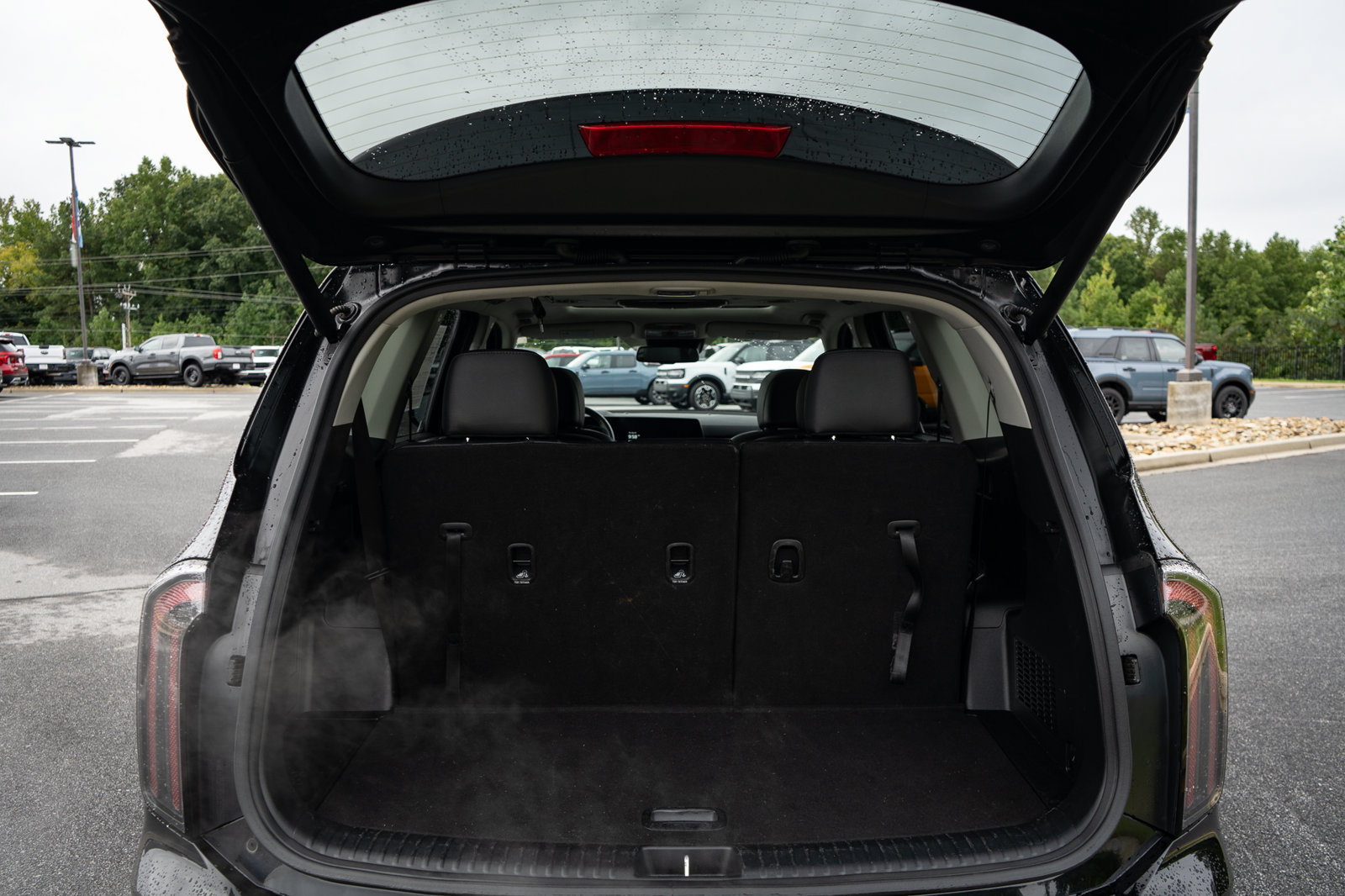 Used 2023 Kia Telluride EX w/ EX Captain's Chair Package FWD image 9