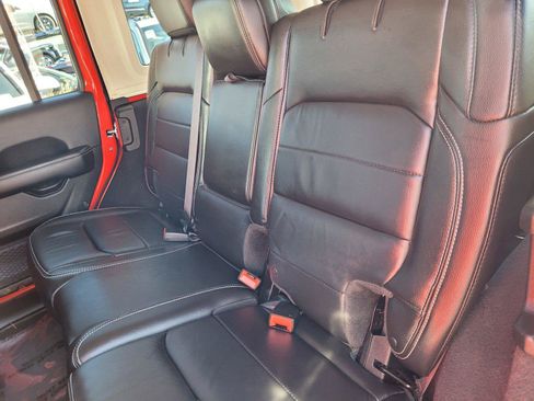 Used 2018 Jeep Wrangler Unlimited Sahara w/ Cold Weather Group AWD/4WD image 15