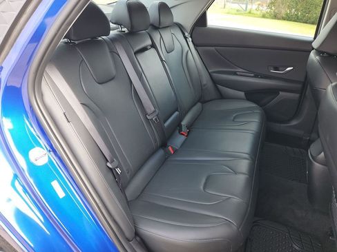 Used 2025 Hyundai Elantra Limited image 14
